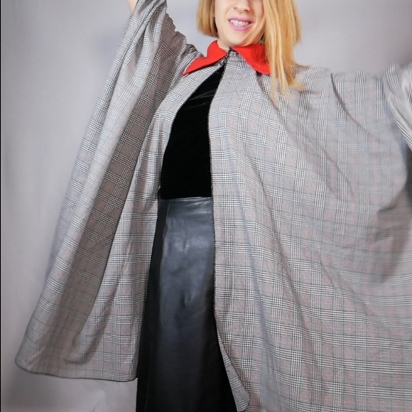 Linda Dano Cape Circa 1990s - Picture 5 of 11